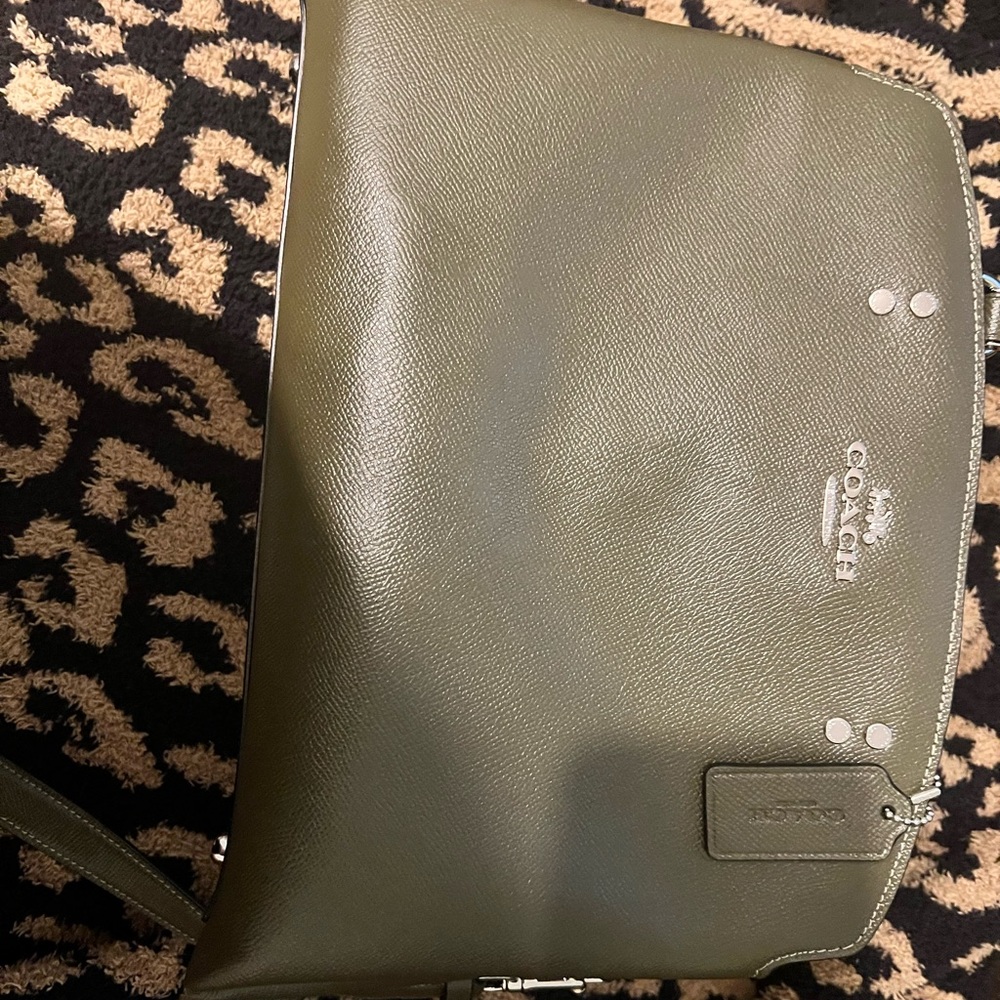 Coach Lillie Carryall with matching accordion zip wallet - Picture 1 of 8